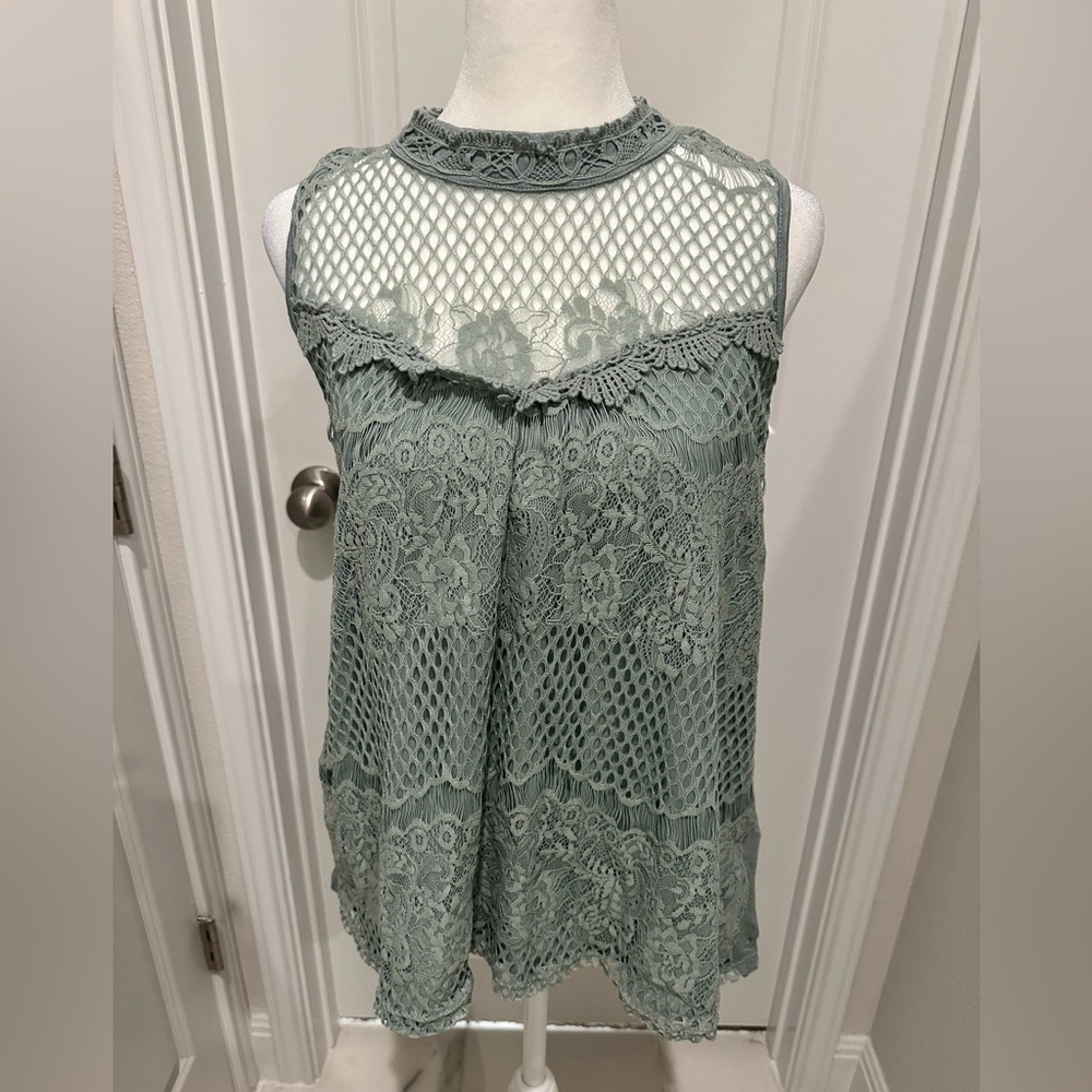 Lace Jolt Sleeveless Top Size Medium